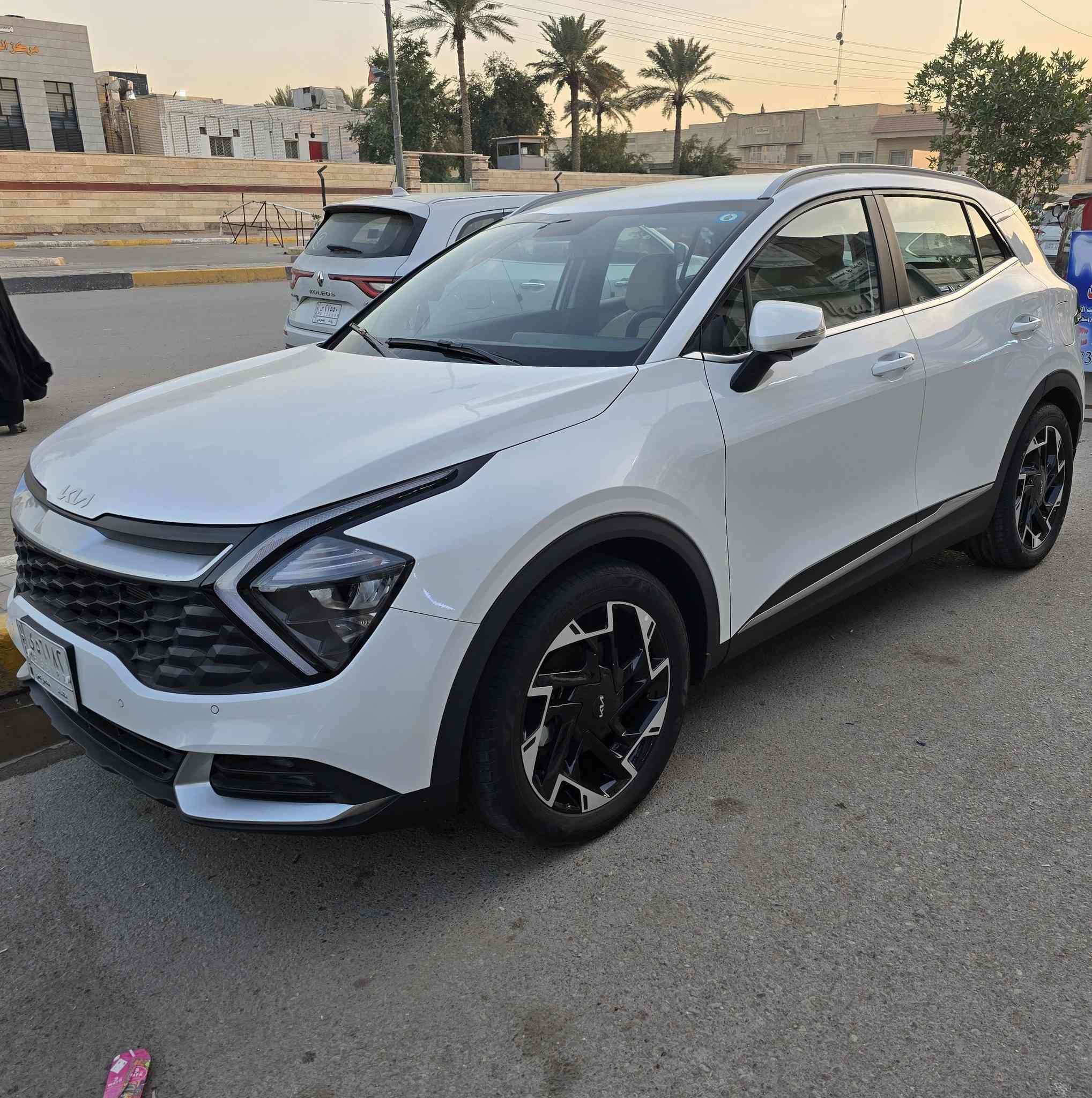 السلام عليكم للبيع سبورتج موديل 2024
خليجي ماشيه 12 الف 
فول مواصفات قمارة حديد
صندوك كهرباء  
نقاط عمياء 
تبريد شاشة
داخل بيجي 
وبعد بيها هوايه مواصفات 
مكفولة عدا 6 رصعات حالوب خفيف بالقمارة ميبين بس بالسونار يطلع رقم بغداد
مكاني بغداد 
السعر 225$
رقم الهاتف  ***********
