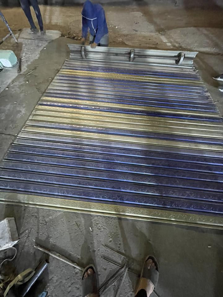 للبيع كبنك  جديد استعمال قليل الطول 350 والعرض 3 مع السجج والسبرنك   بغداد المدينة السعر 200 الاتصال ***********
