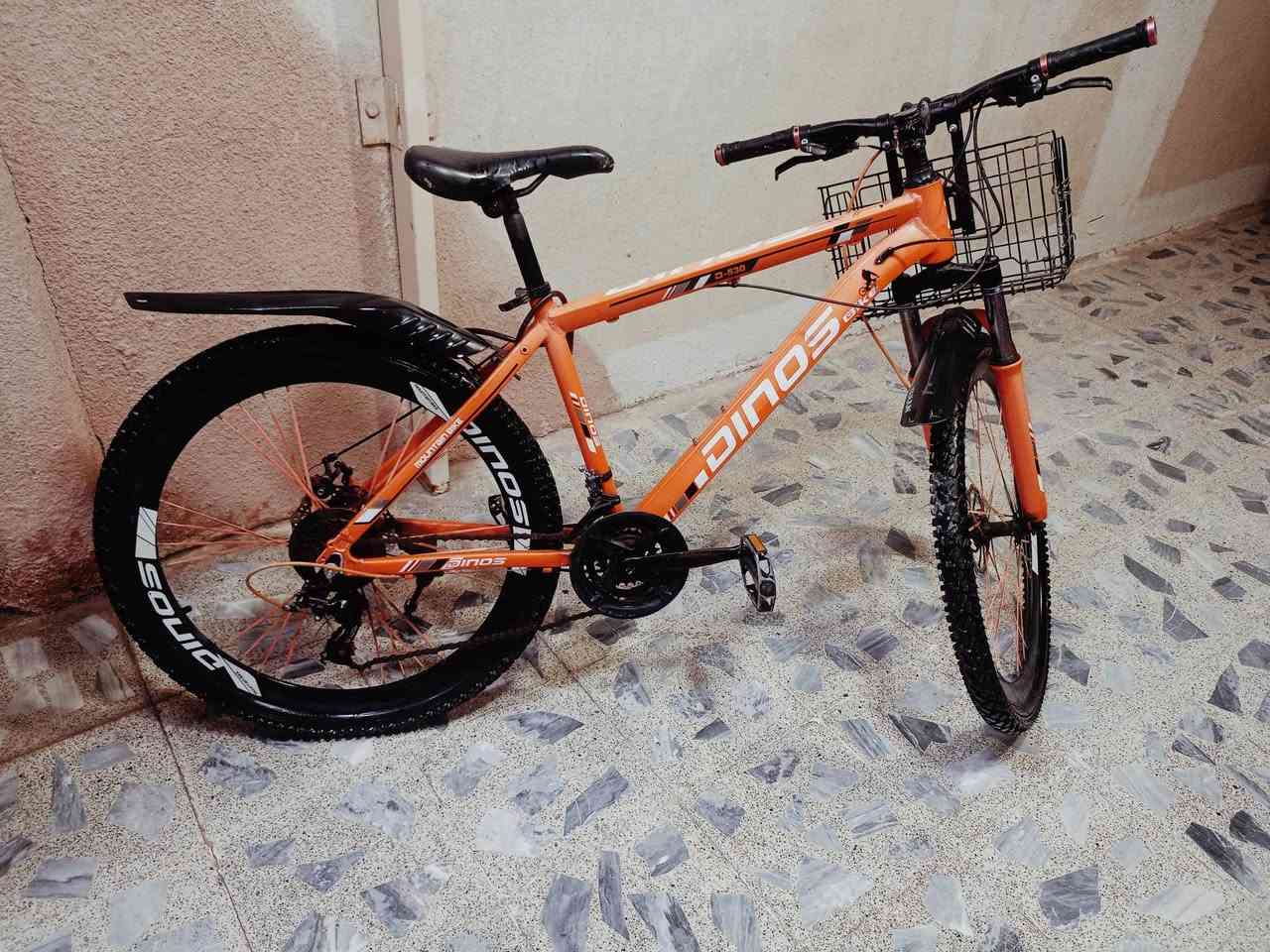 الـــسلام عليــكم
للبيع بايسكل جبلي ماركة داينوس حجم 29 معدن المنيوم تحكم قفل وفتح گير أمامي 3 سرعات     گير خلفي 7 سرعات    بريك دسك بس يدة البريك خلــفي مكسورة 🛑 🚴🏻
 
الســــعر / 80 وبــي مــجال 
للاستفسار :  ***********        ***********
او مراســلة الصفحة .
