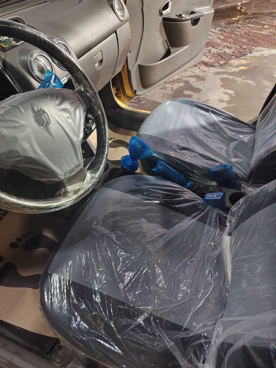 السلام عليكم سايبا 2015سيارة كاملة اي نقص مابيها السيارة لاضربة ولا صبغ رقم دولي مكاني بغداد الحرية السعر 39 رقم ***********
