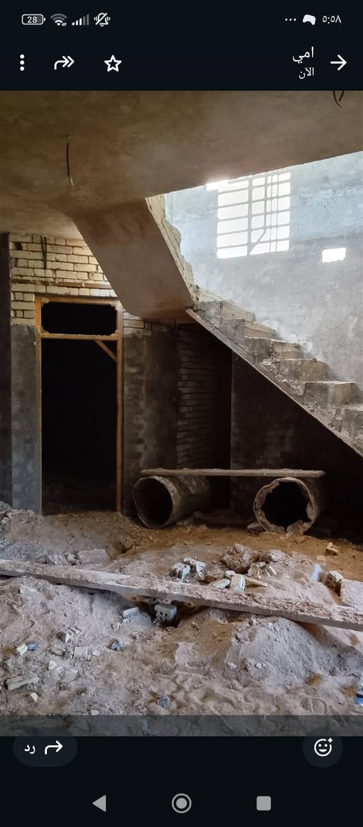 بيت 200مترشارع المعمل خلف اسواق حسين الرماحي المنطقه كلها تبليط وشوارع عرض 10امتار  بي غرفتين وصاله ومطبخ واستقبال وصحيات داخلية وخارجية سعره 55وبي مجال ***********
