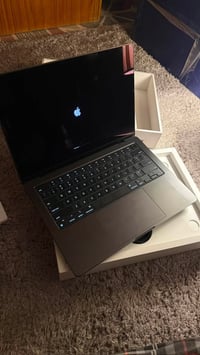 Macbook pro m4 512 gb هارد 16 gb رام بطاريه 100% مشحونة 17 مره  سعرها ...