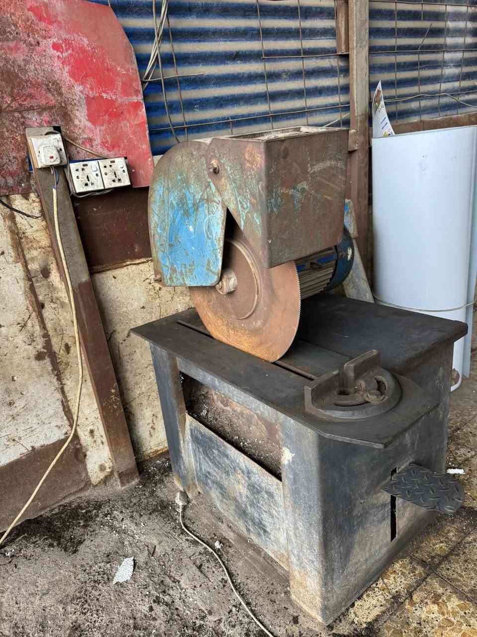 كتر للبيع نضافه فول السعر 750 مكاني بغداد مقابيل مجمع بسمايه ***********
