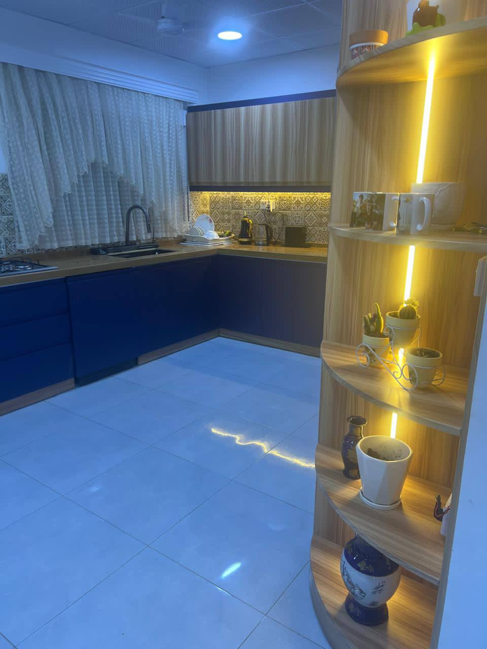 🔘مكلف بالنشر 
بيت للبيع🏠
🔸المنطقه البصرة
حي الاحرار🛣️-
مجاور المدينه الرياضية 🏟️
قرب المدارس
 المساحة ٢٠٠ 
▫️نوع العقار :طابو صرف 
▫️يتكون من طابقين خمس غرف مع استقبال ومطبخ و ٤حمامات وموزع في كلا الطابقين 
ومناور عدد ٢
وحديقة وگراج
 السعر الاتصال على الخاص الواجهة ١٠ والنزال ٢٠
وسيلة الاتصال‏ ‪***********‬‏
