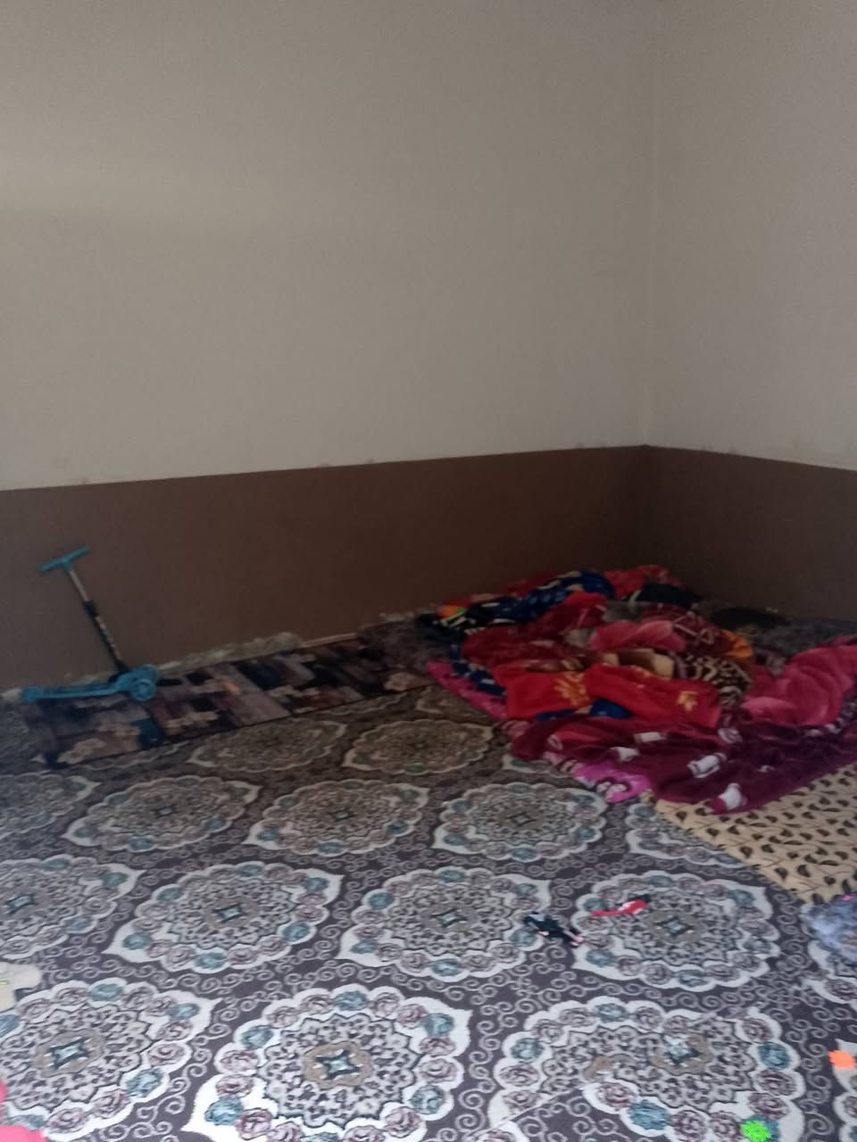 دار البيع 150متر شارع بيت شلا كه فرع العوادل ب37سعر وبي مجال***********
