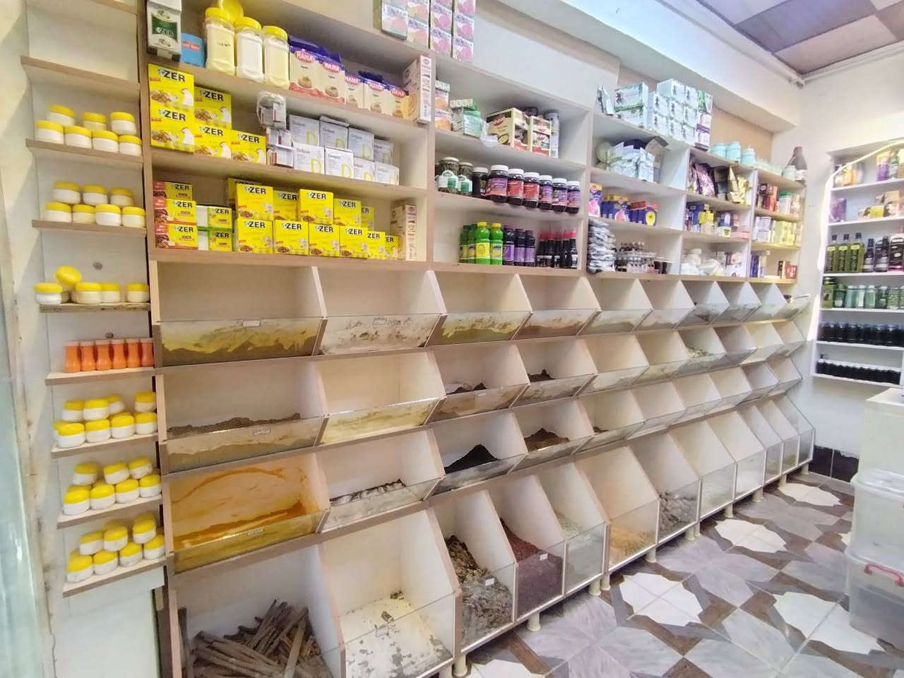 رفوف للبيع مال عطاريه وسواق 6قطع تفصال تركي درجه اولى القطعه الوحده عرضها 90
وارتفاع مترين ونص
الاتصال ع رقم ما متواجد عل فيس  ***********
