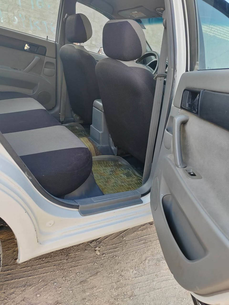 السلام عليكم
 أوبترا موديل 2012 سياره حلوه جاهزه من كلشي كير محرك كهربائيات تبريد صدر تايرات كلها نضيفه قطعتين صبغ سعر 80بيها مجال مكان السياره بغداد الحسينية قرب مرور الحسينيه  اي ستفسار رقم صاحبه ‏‪077-088-78701‬‏..
