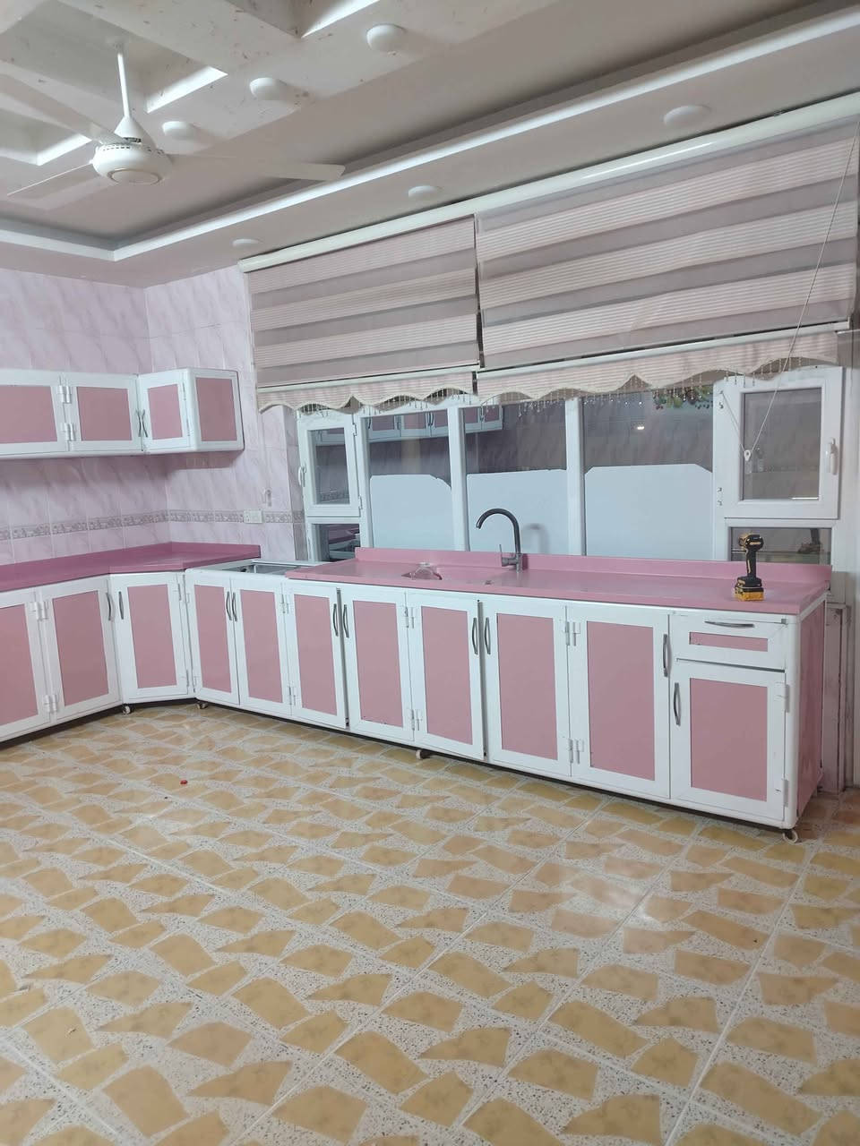 کاونتر  اصلی  کامل مرمر 
اربيل  قوریتان
***********
*********** أربيل, العراق
