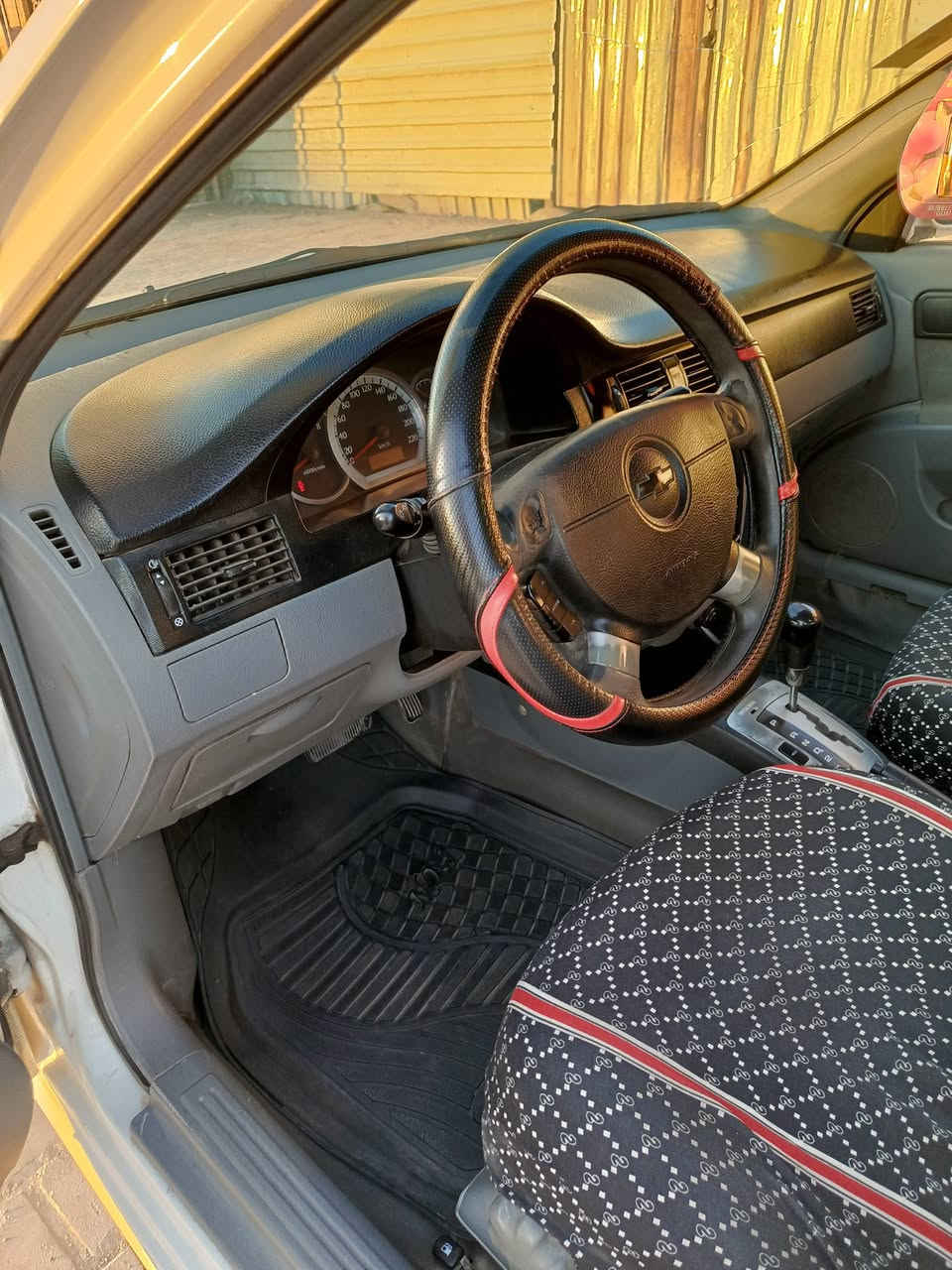 سلام عليكم اوبترا موديل 2012
خليجي رقم بصره مشروع وطني سنويه ساقطه 
مبدل بيه جاملغ وبنيد مكينه كير حداديه جديده 
تبريد ثلج السعر 65 شراي يخابر بالخدمه مكان السياره نجف 
***********
