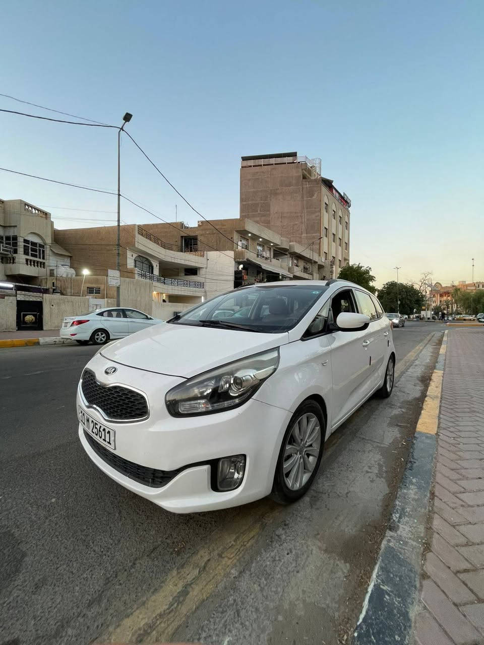 كارينز ١٤ خليجي ماشيه ١٢٢ الف كيلو باب خلفي صبغ والتكمه فوك الباب مصبوغه جنطه صبغ مكان السياره بغداد شارع المغرب مكينه كير مكفولات ***********

