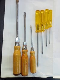 سيت درنفيس يدة بلاستك ويدة خشب الماني غربي قديم اصلي ٠٧٧٤٢٤٣٣٣٥٧