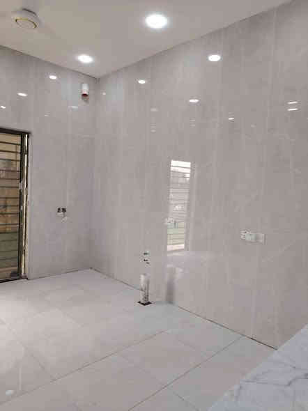 السلام عليكم خلفه سيراميك ارضي وجداري شغل مضبوط متفرغ حالين لعمل داخل البصره  ***********
