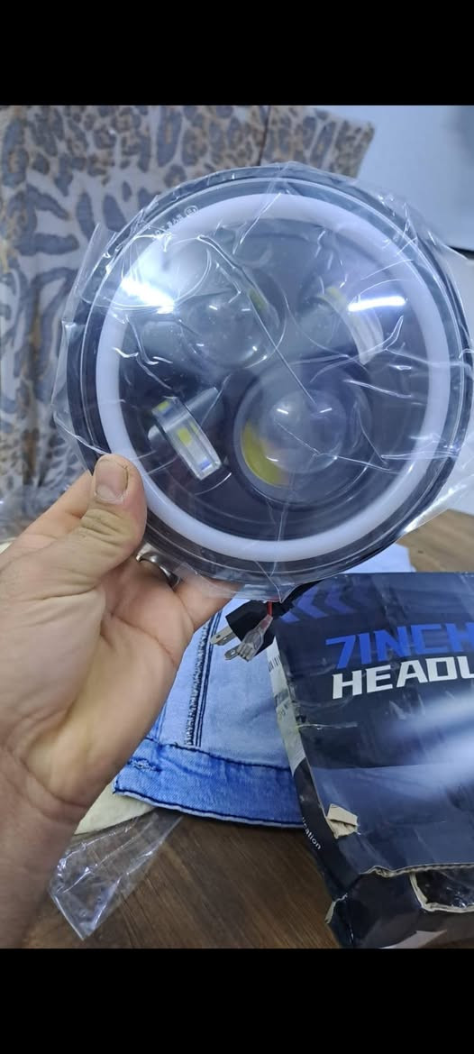 السلام عليكم مرة خصت الأدمن طلعت عندي لايتات مال سيارة جيب (وارجنال ) جديد بالباكيت  معروض للبيع الي يريده بالعافيه حدد سعر وأخذ بس بما يرضي الله للأستفسار *********** واتساب
