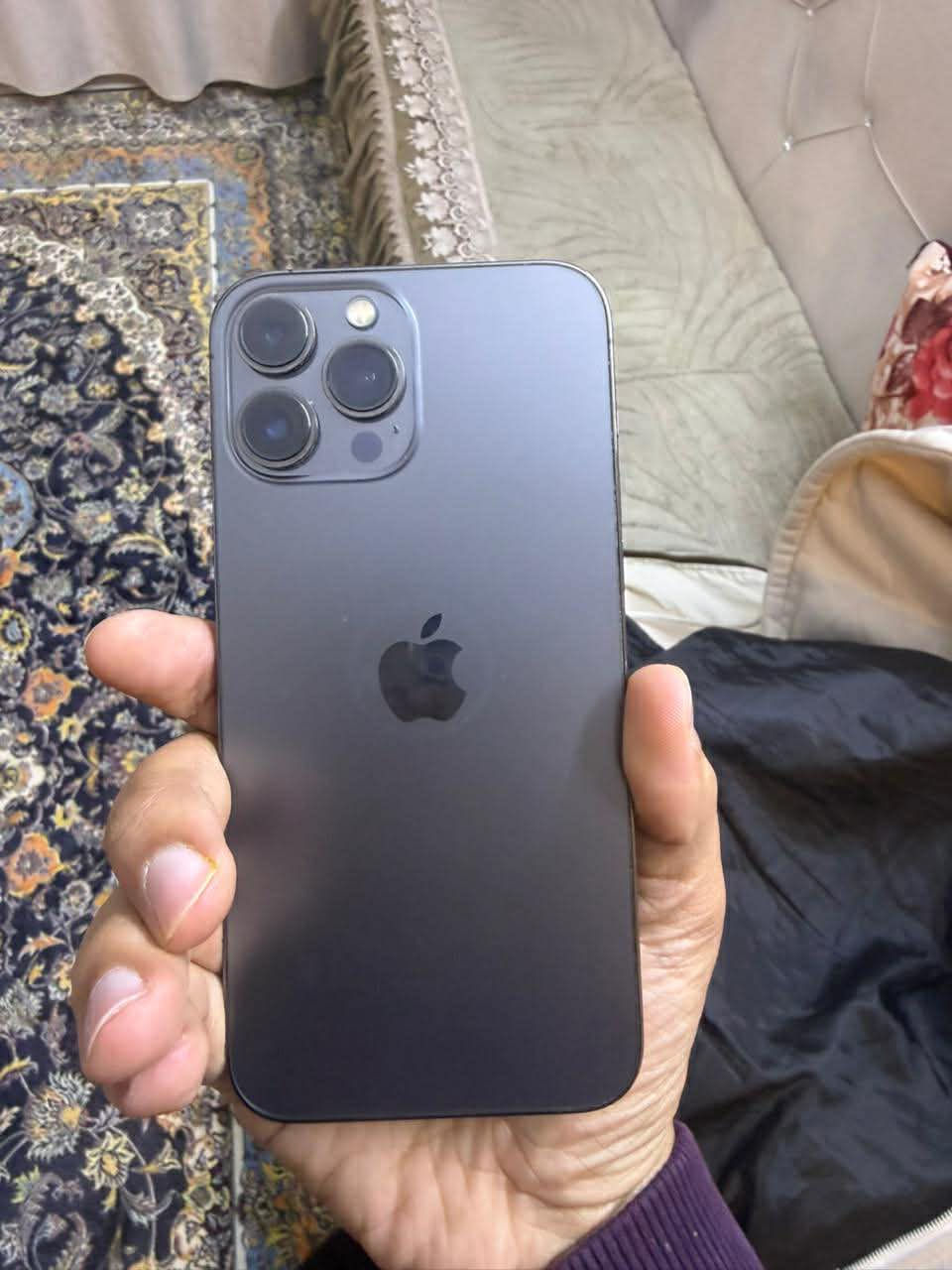 السلام عليكم ايفون 13 برو ماكس بطاريه 96 ذاكره 512 بدون غراض فقط التلفون سعره 750 قفل بدون عمله ***********
