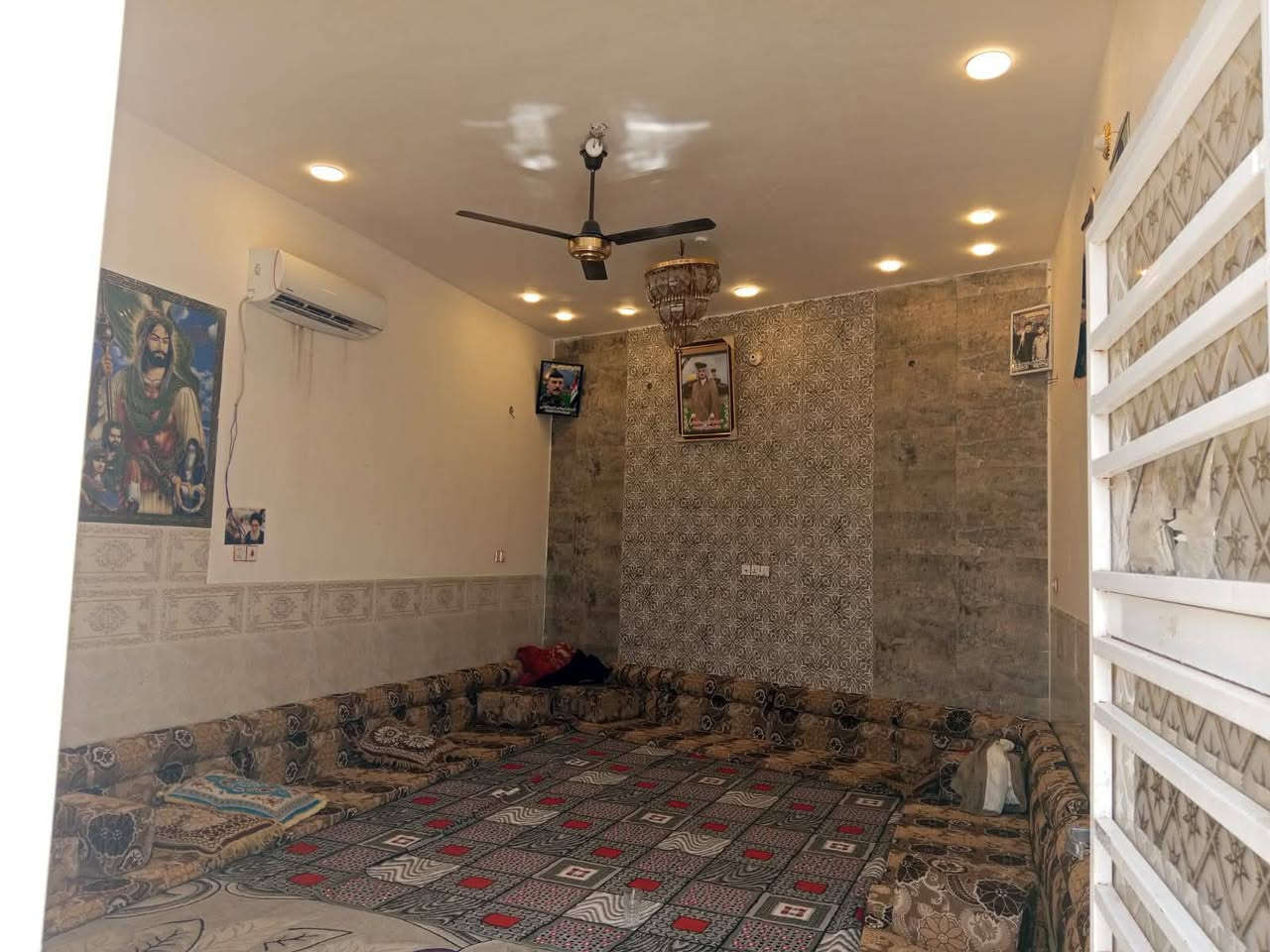 بيت للبيع مساحه 200م
بناء حديث سنة 2024
رقم العقار      12191
السعر        135 مليون
قابل للتفاوض 
طابو صرف ورثة مع قاصرين /طفلة/
العنوان حي الحوراء قرب محطة وادي السلام 
منطقه خدمات كاملة 
للاستفسار ***********
