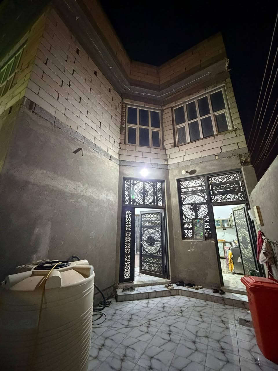 دار للبيع طابو زراعي ملك صرف  عراقي سند 25
الدار عباره عن طابقين ومسافه 50 متر عن طريق ابو الخصيب السياحي

البيت مساحته 150 متر مربع يقع ركن على شارعين تبليط

يحتوي على 4 غرف نوم وصالتين ومطبخ واستقبال وصحيات 

السعر المطلوب 135 وبي مجال 

ابو الخصيب حمدان قرب جامع الشهيد طه

تفاصيل اكثر اتصال برقم 

*********** سجاد

عقارات المفتاح الذهبي
