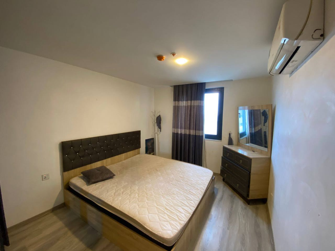 ‌ شقه للايجار منطقه ذهبيه
مجمع لايف تاور
غرفه صاله
واحد غرفه 
صاله 
واحد حمام
بلكون
سعر/350$
الاستفسار على واتساب 
***********
