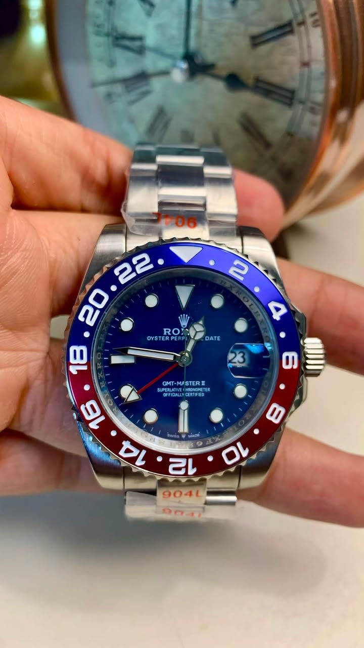روليكس GMT MASTER ببسي بالمينا النيلي الساعة اوتو ماستر كواليتي
عقارب اميال لومينوس ازرك
رينك دوار
مقتومة 100 متر تحت الماء 
اربع اميال توقيت دولتين
قفل فراشة مختم بالكامل 
للتواصل خاص او ***********
