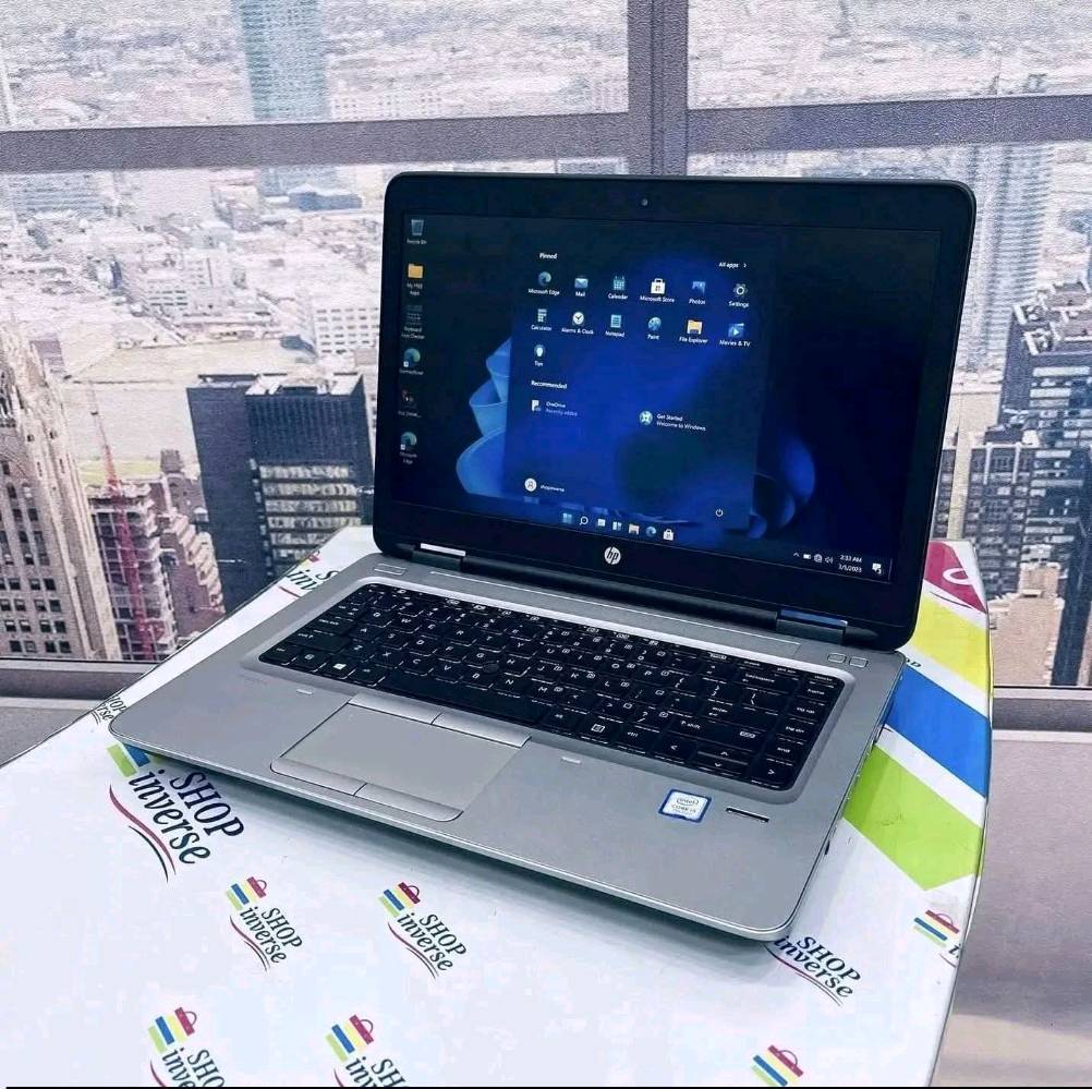 لابتوب بمواصفات ممتازة للدراسة والطباعة والتصميم والبحوث وجميع الأعمال المكتبية 
المواصفات
Cor i5 
الجيل السابع
الرام 8GB 
الهارد 256GB ssd 
حجم الشاشة 14.6
كارت الشاشه 4GB intel 
بطارية ليثيوم ممتازة 
نظافة الجهاز عالية جدا جدا 
🎁 الملحقات 
شاحن أصلي + حقيبة + ماوس  
السعر 190 الف دينار 
يتوفر توصيل لجميع محافظات العراق 
للتواصل على الخاص او على الواتساب
***********
***********