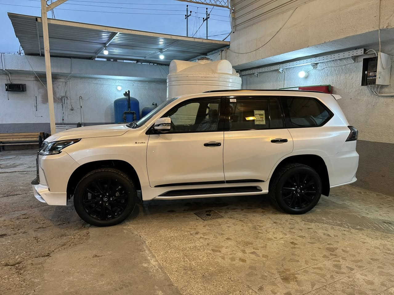 السلام عليكم لكزز 2019 كورو اصل داخل كورو واحمر سقف اسود رقم بغداد مميز عداد مسافه 40 الف حقيقي صيانه دوريه في شركه لكزز السيديه سعر 85 الف مكفوله كفاله عامه من الشخط والرصعه سياره جديده جدا مكان السياره النجف الاشرف ***********
