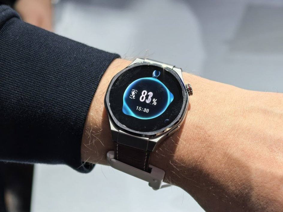 Honor watch 5 ultra
ساعة هونر الجديدة واتش 5 الترا 
الساعة غير مفتوحة الصور فقط للعرض
الساعة تأتي مع ضمان سنة كاملة حماية للساعة
السعر 430الف 
واتساب ***********
