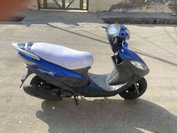 كامكو v2 للبيع كارتون
كفاله عامه 
محرك بعده كارتون 
موديل 2013 
مكان قلعه سكر 
950 بيها مجال للشرايه
***********
