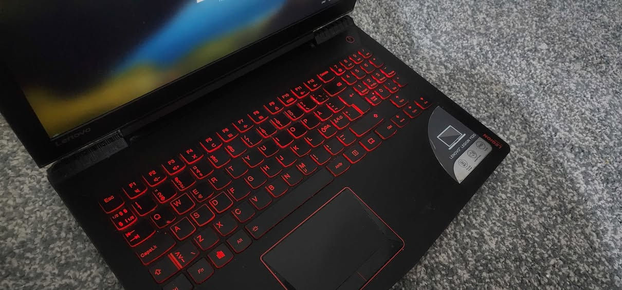 🔥 للبيع Lenovo Legion Y520 Gaming Laptop 🔥

📌 المواصفات:

 Intel Core i7 7700HQ

NVIDIA GTX 1050 Ti 4GB

RAM 8GB ddr4

SSD 512gb سريع

كيبورد إضاءة حمراء

شاشة 15.6 إنج

📌 حالة الجهاز:

الجهاز مستعمل ونظيف ويعمل بصورة ممتازة.

مناسب للألعاب والدراسة والتصميم.

يوجد ملاحظة بسيطة: السبيكر الايسر يوجد ضرر بسيط، وباقي الجهاز شغال بدون مشاكل.

🎮 يشغل ألعاب مثل:

Valorant، CS2، GTA V، Rocket League وغيرها.

💰 السعر: 550,000 دينار عراقي

📍 المكان: بغداد , حي المعالف

📞 للجادين فقط، والسعر قابل للتفاوض بالمعقول.

"جهاز Gaming قوي بسعر مناسب، والفحص متاح قبل الشراء."


**إذا كنت صاحب هذا الإعلان وتريد حذفه لأي سبب، رجاءا أرسل رسالة إلى الدعم الفني**