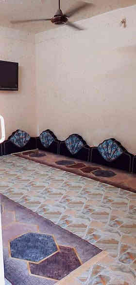 سلام عليكم بيت مساحته 125 طابو صرف 
المكان حله ابو غرق حي الحسين قرب مدرسه حسن شحاته
البيت يتكون من تلث غراف طابقين كامل مأءكهرباء تبليط بلباب 
السعر 125 وبي مجال بسيط 
***********
