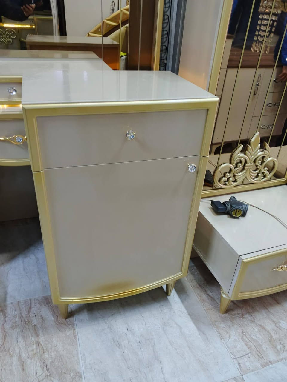 السلام عليكم  زبائنه الكرام👑معرض المصطفى لبيع غرف النوم 🔥التركي ومستعدين لشراء كافه الغرف النوم💯  المستعمله.وغرف النوم الملكيه 🪬 اخو الجديد 8 قطع 🗯️
مستعدون بتجهيز اثاث بيت كامل✨ وشراء  اثاث بيت كامل
 العنوان كركوك💥 القادسيه الثانيه شارع ابو وليد للاستفسار اتصال ع رقم /***********//*********** كركوك, العراق
