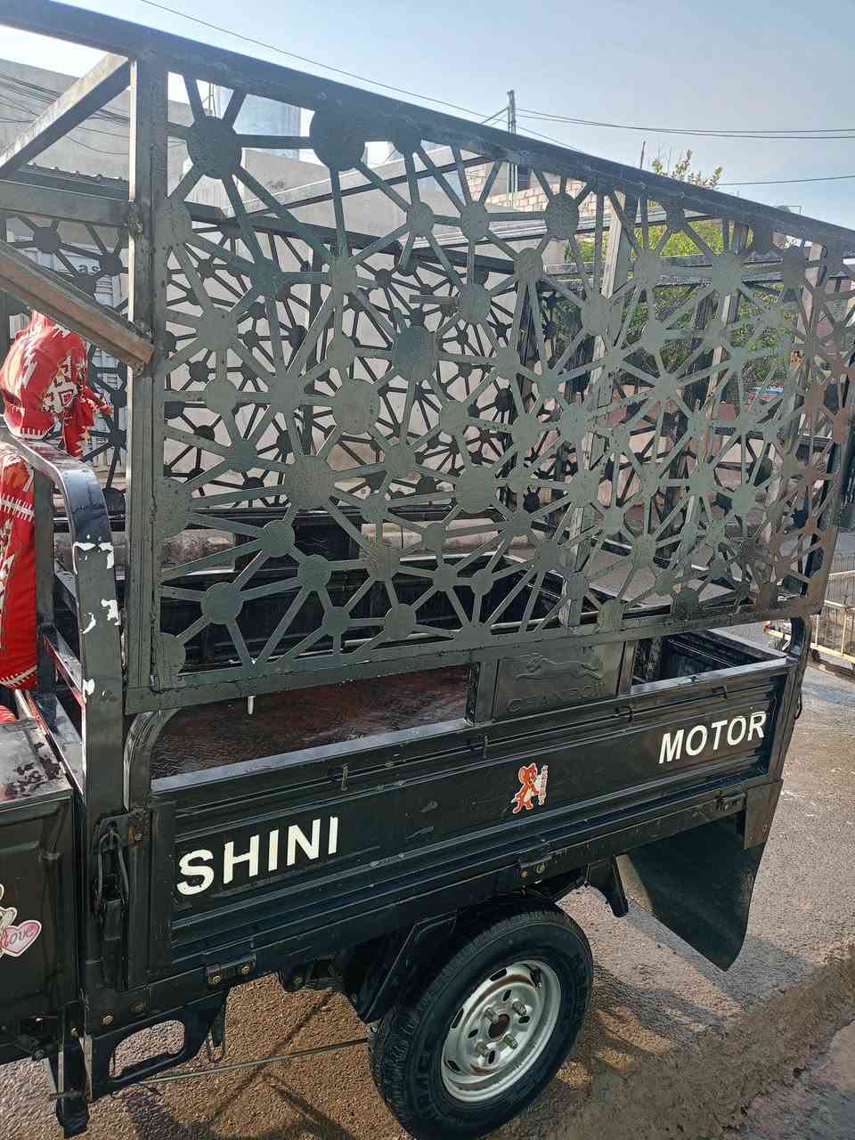 السلام عليكم شباب عندي ستوته للبيع السعر مليون 500 مكاني حي القدس ***********
