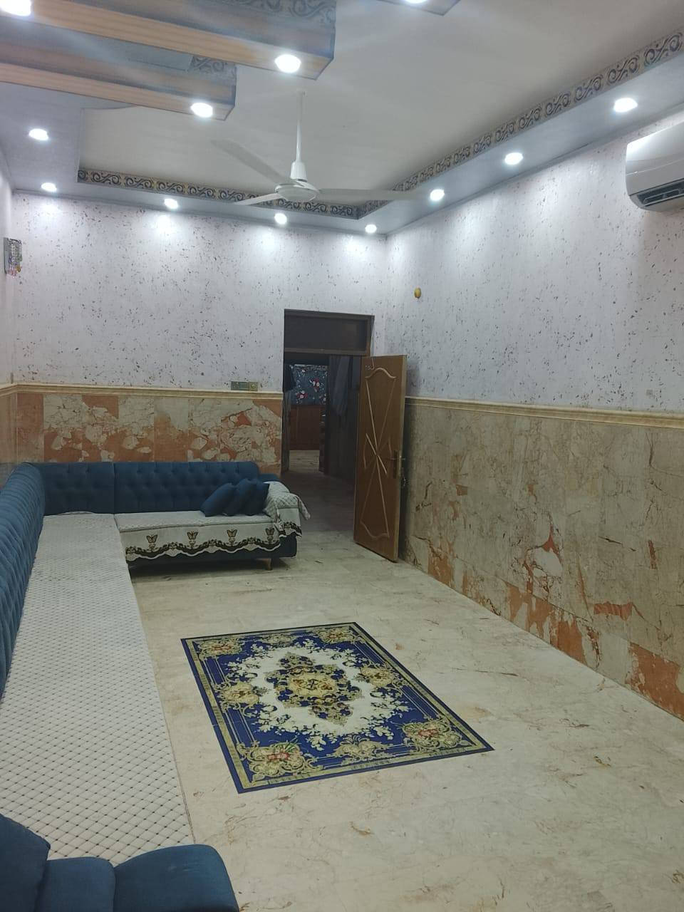 السلام عليكم بيت للبيع طابو صرف 150م طابقين 
حي ميسان قطاع 85 شارع 12 ثالث بيت عن الشارع التجاري 
طابق الاول يحتوئ عل  استقبال وصاله ومطبخ  و3غرف نوم صحيات خارجيه و داخليه طابق ثاني يحتوئ 2غرف نوم +صاله +صحيات  للتواصل اكثر على الرقم ‏‪***********‬‏
