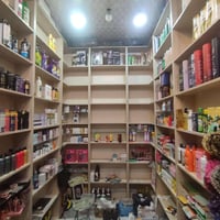 مكلفه بنشر رفوف محل للبيع الاستفسار الأتصال على الرقم  واتسات موجود 07...