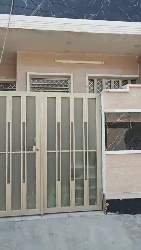 السلام عليكم بيت ٨٠ متر طابو صرف للبيع في منطقة الشعب خلف جامع الشروفي ***********
