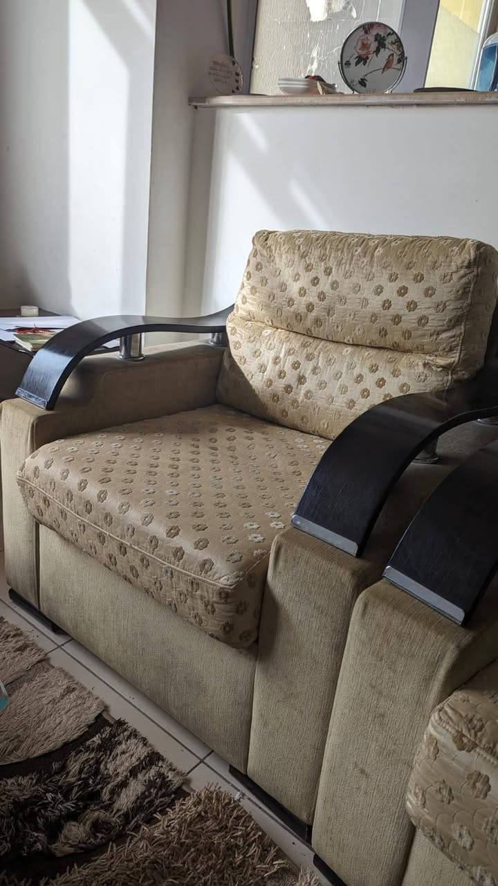 طقم كنب مورينوس ١٠ نفر ٤ مفرد و ٢ كنب يصير تخت نضافة مريح شي غير شكل لا يغرف التصميم اذا مو احدث شي بس الراحة و الجودة شي ع الاول و السعر ٤٠٠ الف و فيها مجال
البيع بسبب السفر و الا ما استغني عنو ولله


**إذا كنت صاحب هذا الإعلان وتريد حذفه لأي سبب، رجاءا أرسل رسالة إلى الدعم الفني**