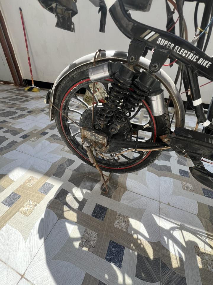 سلام عليكم باسكل شحن ((كوم حديد)) وياله كلها شغاله تايرات جدد شاشه شغاله سكليتر بس يرادله عقل ابيعلك كوم حديد سعرا ٥٠ الف قفل قفل مكاني ديالى بعقوبه ***********
