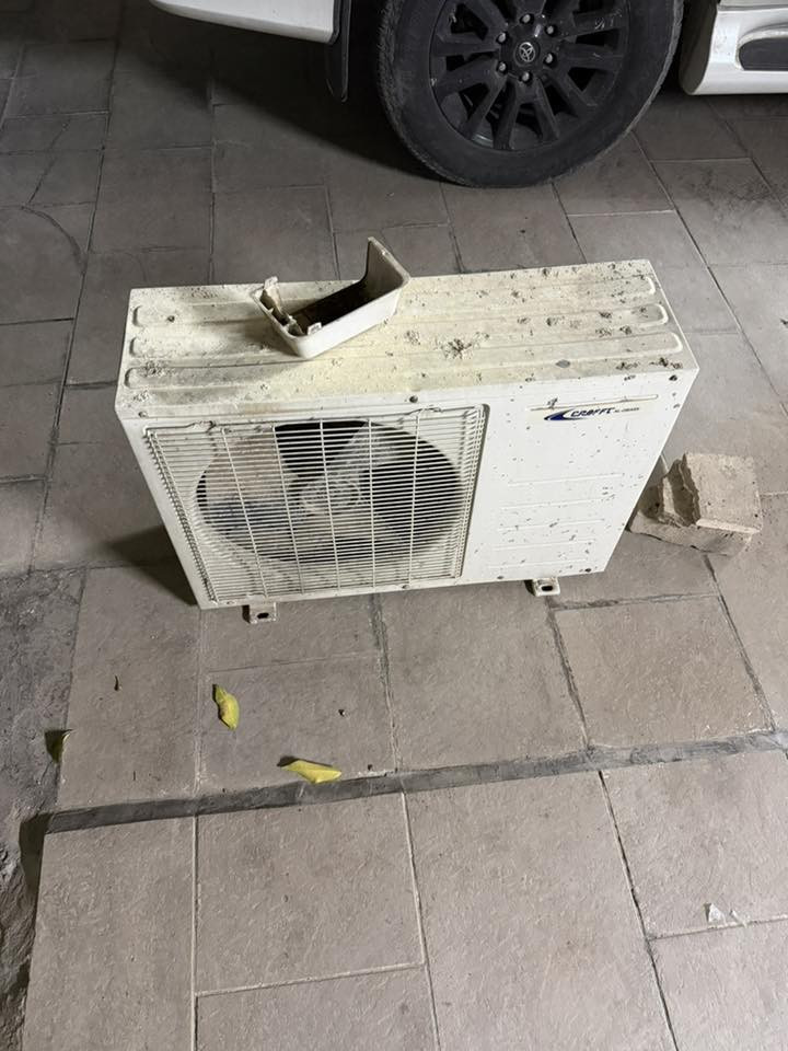 السلام عليكم عندي كنتوري الحافظ ٣ طن للبيع شغال قفله مال بيع ٦٠٠ الف وعندي خارجية واحد طن كرافت هم شغالة  ب ١٠٠ الف 
متواجد على الواتساب ***********
