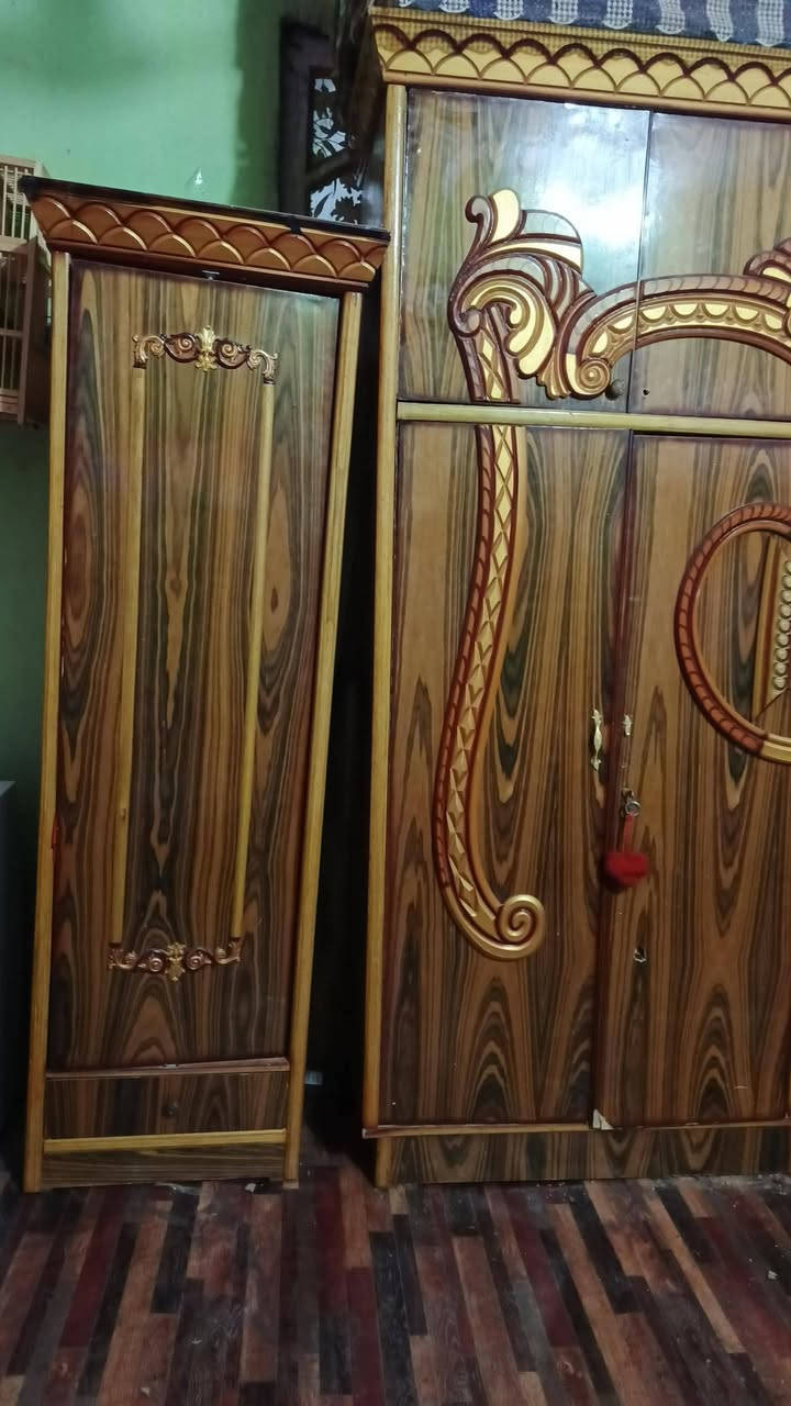 السلام عليكم غرفه اخشاب ست بيبان كنتور للبيع***********
