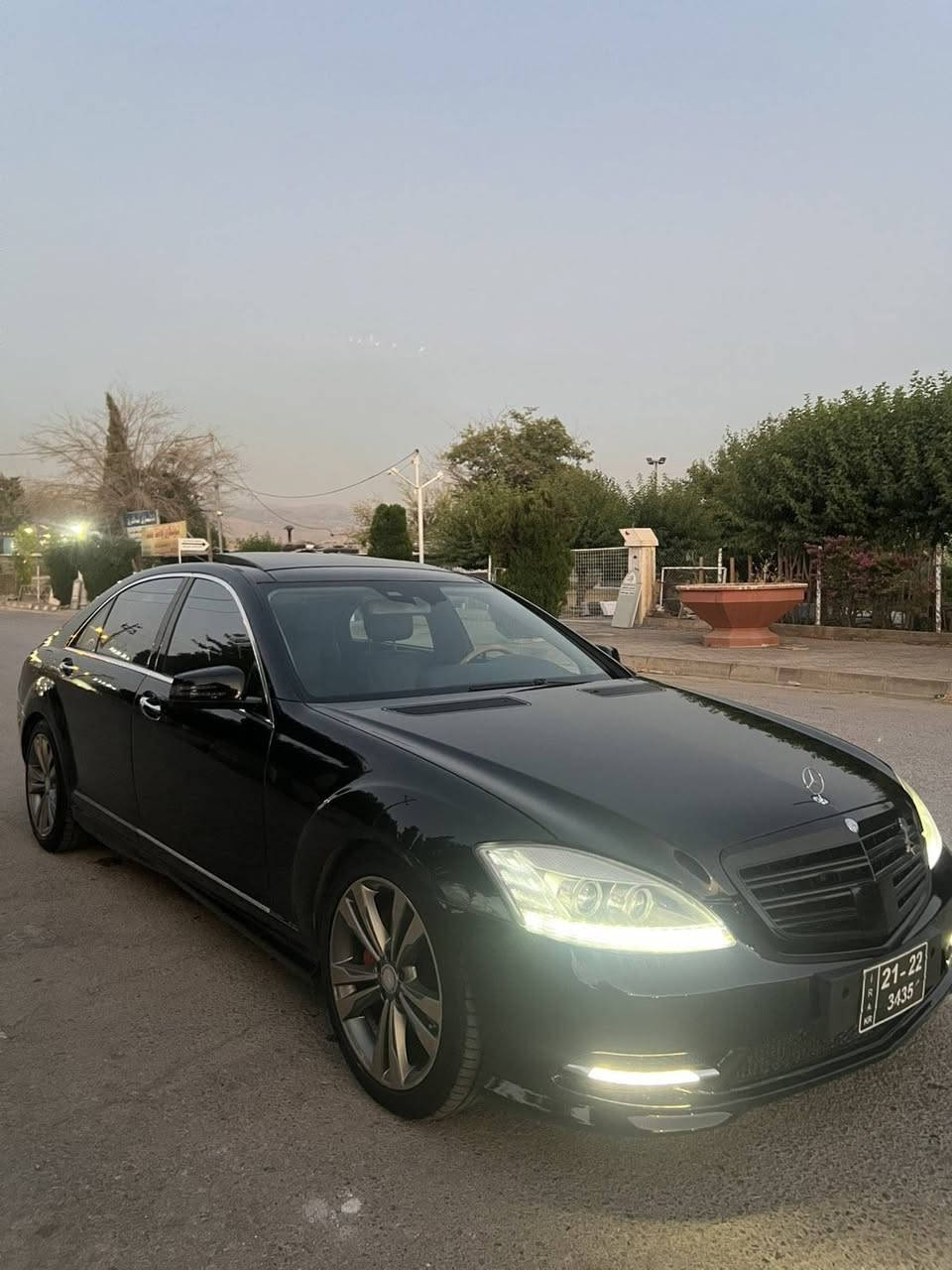 مێرسیدز بێنز S550 هەشت بستۆن بێ تۆربۆ   مۆدێل2010  ساغی دووبەی ٤پارچەی بۆیاغە لەسەر کاڵبونەوە  گێڕ و مەکینە و کارەبای هەمووی بەشەرت مواسەفات Amg کوشن سارد و گەرم پێش و پشتی کارەباییە کوشەنەکانی ٢٤ حەرەکە دەجوڵێ سڵایت و پانۆرامایە هەر ٤ دەرگای شفتە سندووقی شەفتە تراکشن کۆنترۆڵ دەبڵ هەوا بیلادی بەرز و نزم دەبێت  پشتی کامێڕە سوکان عەیزەران گەرمی و ساردی بەشەرت تازە سێرڤزی کامل کراوە چوار تایەی تازەشی بۆ بەستراوە.***********ئاسیا***********
