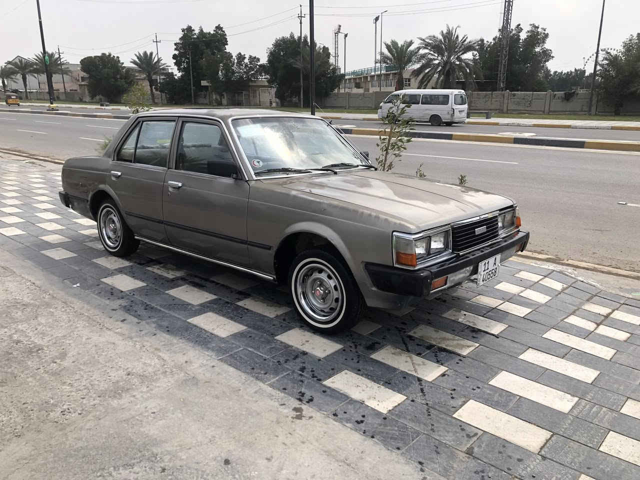 سلام عليكم كروناه موديل 1981سياره مكفوله من ضربه بيه صبغ مكانت سياره بلاديه كير ومكينه مكفولته تخم تاير جديد صدر مامي وخلفي جديد هزه جديد سنويه الى 30سياره جهزه تبريد دفهه شغل كهربائي كله شغله كل نقص مابيه السعره ٣٩مكاني بغداد بلديات وهذ رقمي ***********
