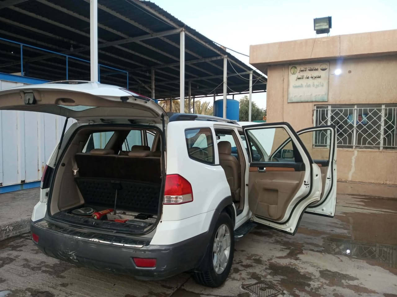 السلام عليكم
‏كيا موهافي للبيع 

مصبوغه عام 

‏السعر  120 وبيها مجال 

‏خليجي موديل 2012

‏مكينه 6 سلندر 

ماشيه 195

مكينه كير تخم تاير جديد 

‏تبريد  ثلاث قطع

‏تحكمات استيرن 

‏للاستفسار ***********

الخاص مفتوح مكانها رقمها الانبار
