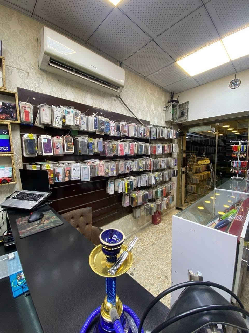 السلام عليكم حبايب عدنه محل معروض للبيع كامل مكمل تجي اشوف السجلات مال المحل والمحل شغال خير من الله حته حمام امسوي بي فوكاك جم نسائي وبصفك صالون ومطعم وصيرفه وبصفك مدخل مال سوك الشهداء وأمانت الله ورسوله سبب البيع ضروف خاصه المحل مو سر قفليه ايجار شهري وتريده هوه وغراضه تريد شلعت رجل  منطقت الامين الثانيه شارع النواب. التواصل واتساب فقط
***********
