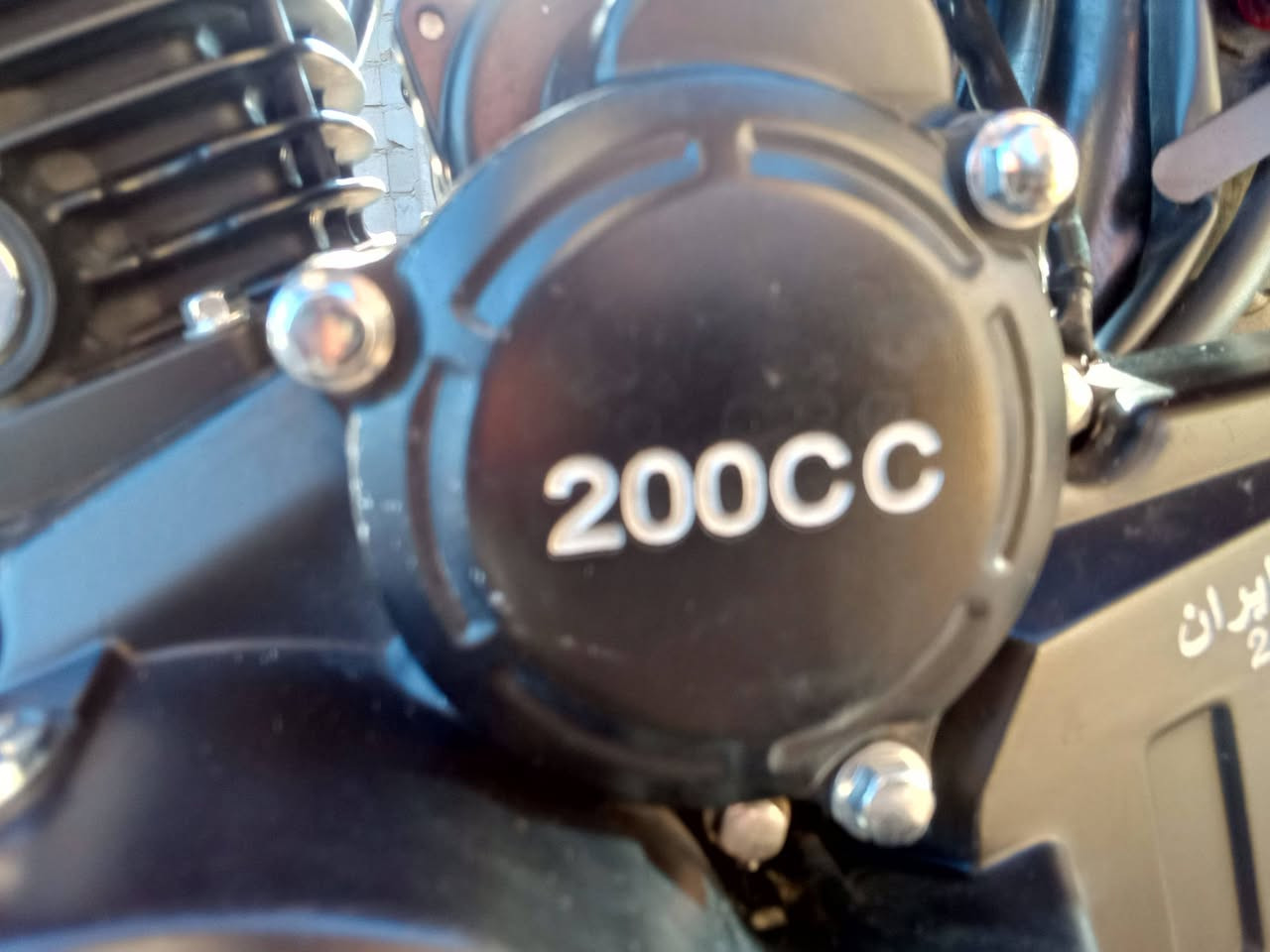 سلام عليكم سونك موديل 26للبيع صارلها شهر من خذتها ورقها كامله تاخذها ثاني يوم تحول دراجه خير من الله لون احمر مابيها اي عيب شرعي برغي مفتوح بيها كهربيات كلها شغله 
محرك 200
درجه نضيف 
نقصها شاشه فقط
سعر 850بيها مجال قليل 
رقم ***********متواجد وتساب
