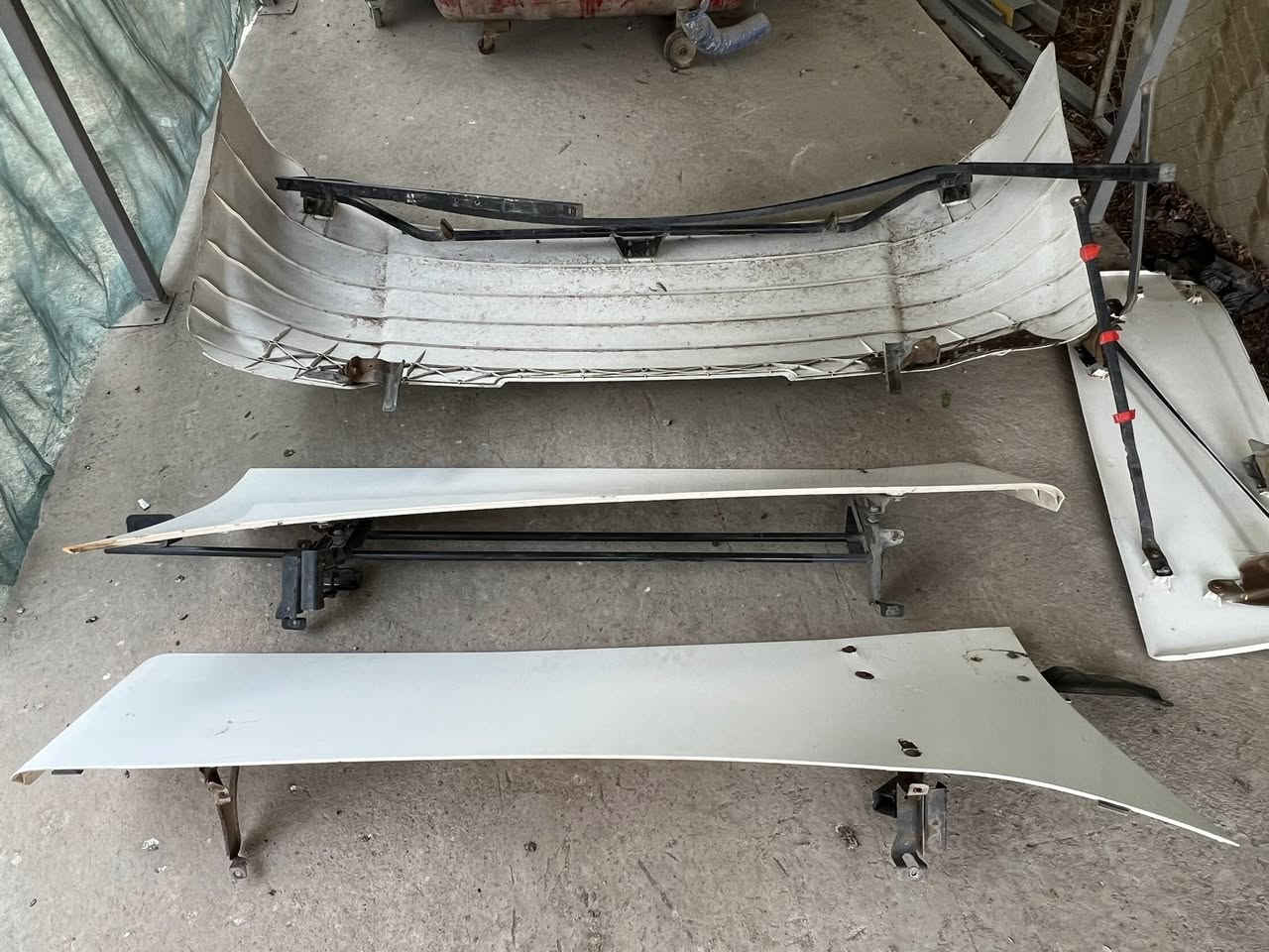 كاسحة وزعانف مال سكانيا للبيع. السعر 350 الف للاستفسار ع رقم. ***********
