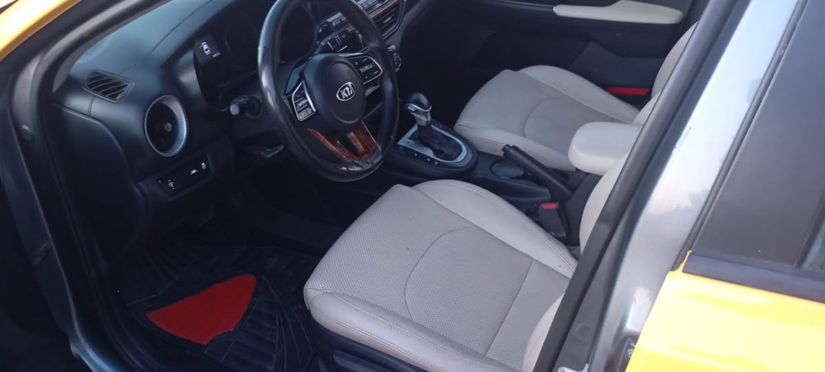 سلام عليكم فورتي 2019ورارد امريكي حادثها دعاميه فقط بدون ايرباك مكينه كيرتبريد صدركله تمام سياره ماشيه ٩٣جديده مكاني بغداد السعر ١٢٢وبيها مجال رقم الهاتف ***********
