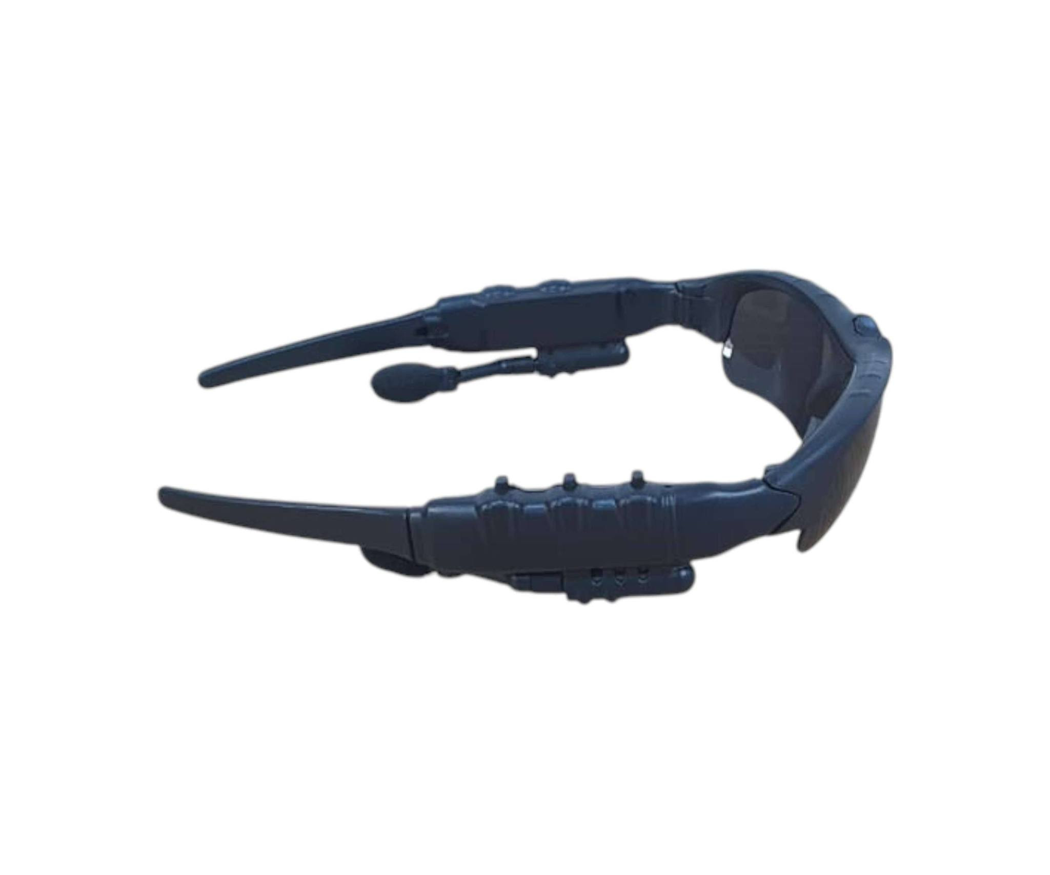 الاستخدامات
مثالية لممارسة الرياضات الخارجية مثل: الجري، ركوب الدراجات، التزلج، أو المشي في الطبيعة

ممتازة للأنشطة اليومية مثل القيادة أو التنقل في الأماكن العامة

تدعم الاستماع للموسيقى وإجراء واستقبال المكالمات بدون الحاجة لاستخدام اليدين، مما يجعلها خيارًا عمليًا للسفر والعمل

أنيقة وعصرية، تضيف لمسة تقنية حديثة لإطلالتك

المميزات

سماعتان مدمجتان على جانبي الإطار بتقنية صوت موجه نحو الأذن، توفّر تجربة استماع خاصة وآمنة

ميكروفون مدمج بجودة صوت واضحة لإجراء المكالمات أو الأوامر الصوتية

اتصال بلوتوث سريع ومستقر لربط النظارة بالهاتف الذكي أو أي جهاز متوافق

أزرار تحكم على الإطار لتشغيلإيقاف الموسيقى، الرد على المكالمات، والتحكم بالصوت

عدسات حماية من الأشعة فوق البنفسجية UV400، مثالية للوقاية من أشعة الشمس خلال الأنشطة الخارجية

تصميم مريح وخفيف الوزن للارتداء لفترات طويلة بدون إزعاج

بطارية قابلة لإعادة (لم يتم ذكر سعة البطارية) الشحن عبر كابل USB صغير (Micro USB)

بلد المنشأ: الصين
#للتواصل مراسلة الصفحة
#الجميع


**إذا كنت صاحب هذا الإعلان وتريد حذفه لأي سبب، رجاءا أرسل رسالة إلى الدعم الفني**