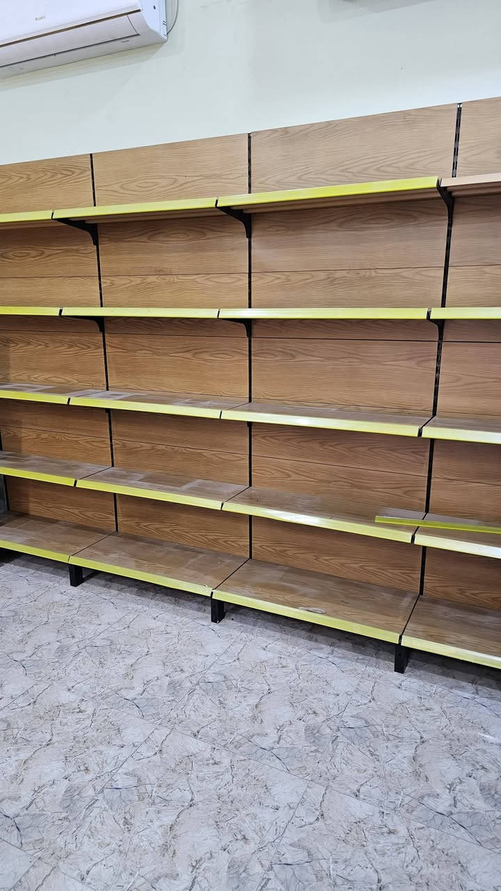 سلام عليكم
رفوف مستخدم كم شهر  حديد يتحمل 100كيلو للبيع مع رفوف زجاج عارضه واجه 
العنوان البصره 
***********
