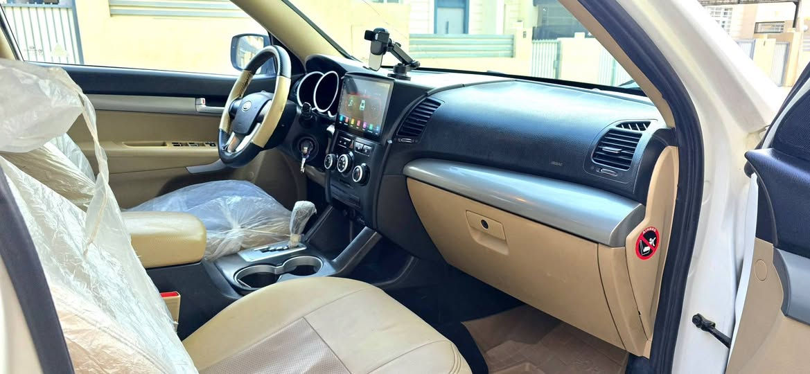 کیا سورینتو 2012 خلیجی
4سلندر ،پانوراما ، کشن جلد ، 190 هەزار ڕۆشتوە بێ بوخارو دکەڵ و سەرف ، چوار تایەی لۆکی لۆکی لە سەرە ، پارچەو پەڵەیەک بۆیاخی هەیە سۆنەرم داناوە لە گەڵ وێنەکان ، حەوت مەقعەد و تەبڕید مەرکەزی سێ بەش سەیارەیەکی زۆر پاک و بێ وێنەیە نرخی 150 و مەجالێکی کەم 
***********کلار

کیا سورینتو خلیجی 2012
اربع سلندر ، بانوراما ، ماشیە 190الف ، دبل گیر ،سبعت راکب ، تبرید و تدفیئە مرکزی 3 قطع ، سنوی و رقم جدید
قطعە باب سائق سبخ و شبر من جاملغ سائق سونر موجود ،سیارە نظیف بدون بخار و دخان كالار, السليمانية
