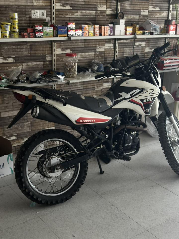 قفاز ماتركس للبيع موديل 2021 كهربائيات كامله مكينه مفتوحه و بي بخار بس هندر واحد يشتغل سعره ٤٥٠ وبي مجال ***********
