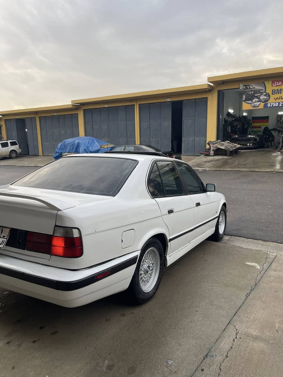 بي ام٥٢٠گير عادي موديل٩٢سلايت تبريد سياره عام بخه بو جاني چار تايره ويل جديدا سياره شني هاتيه صبخ كرن گير مكينه اكسل شه رتن تحويل قولبين برين شه رت 405هزار غرامه سه رن سعر٥٣او   مجال رقم تلفون ***********
