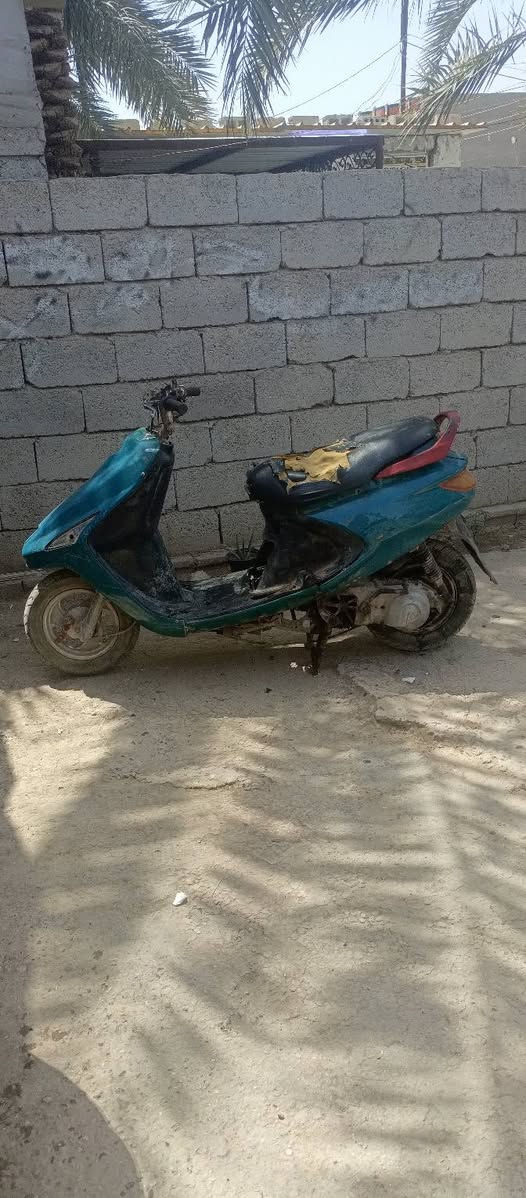 للبيع سعر  ١٠٠    بيه مجال حك جيه شغاله ما بيه نقص  رقم تصل ***********
